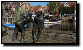 In life size and in bronze, these fishermen look into the harbour