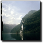 Der berühmte Wasserfall "Sieben Schwestern" im Geirangerfjord